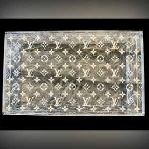 Louis Vuitton Beautiful Acrylic case with Lid!